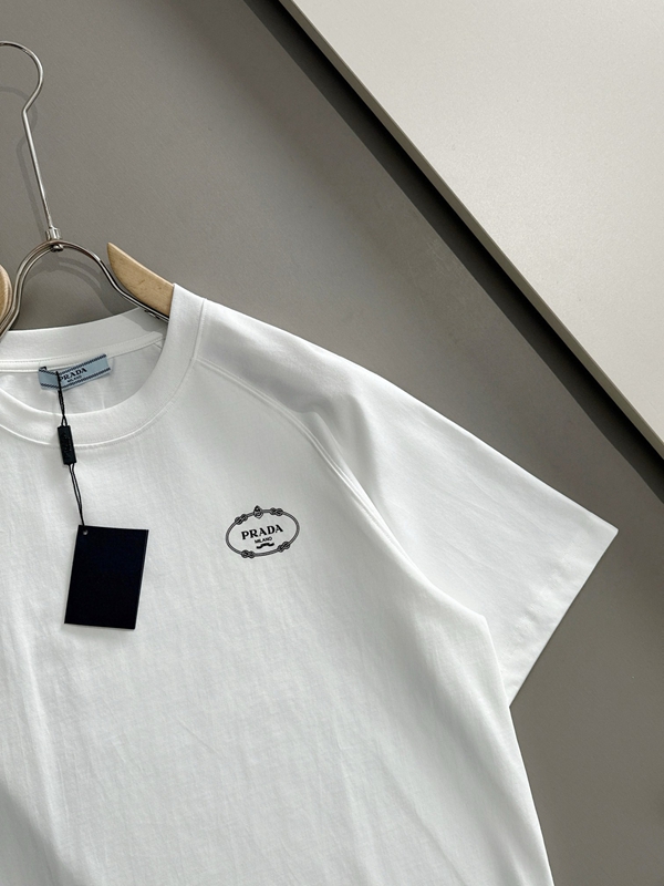 ブランドTシャツ側面デザイン